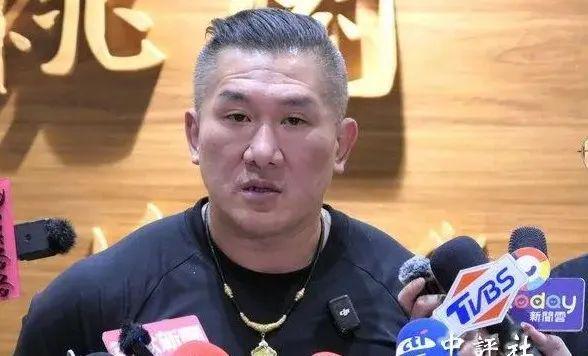 创盈配资 台湾网红“馆长”返台遭岛内绿营“围剿”，谢寒冰：装睡的人永远叫不醒 馆长霸气回应攻击