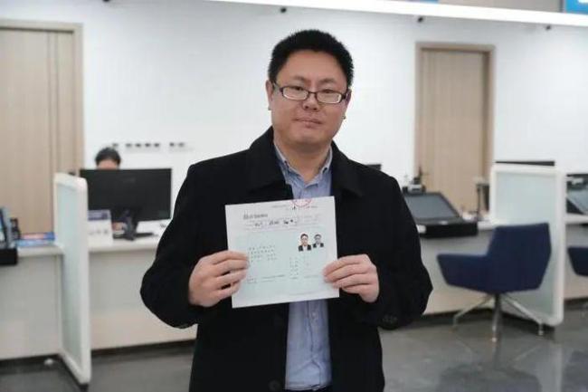 台湾网红“馆长”返台遭岛内绿营“围剿”，谢寒冰：装睡的人永远叫不醒 馆长霸气回应攻击