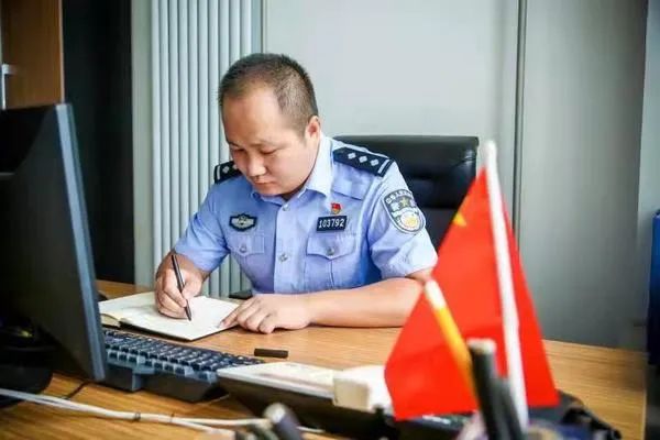 驰牛配资 36岁杨旭恒，递补为省委委员，曾在郑州“7·20”暴雨中救助51名群众