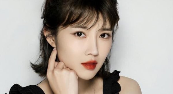 天天配资网 她不靠星爸星妈光环，33岁凭实力大火，演技让刘之冰都骄傲