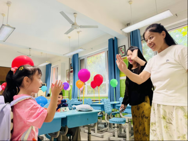 致富配资 济南高新区春晖小学：一面会说话的墙 传递爱与成长